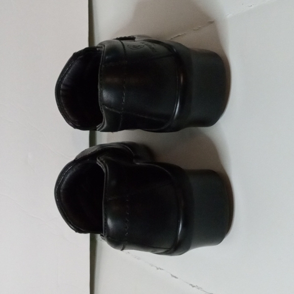 Ariat Leather Slip on Shoes US 8C, Black, Slip resistant, non marking. pre-owned - Picture 4 of 11